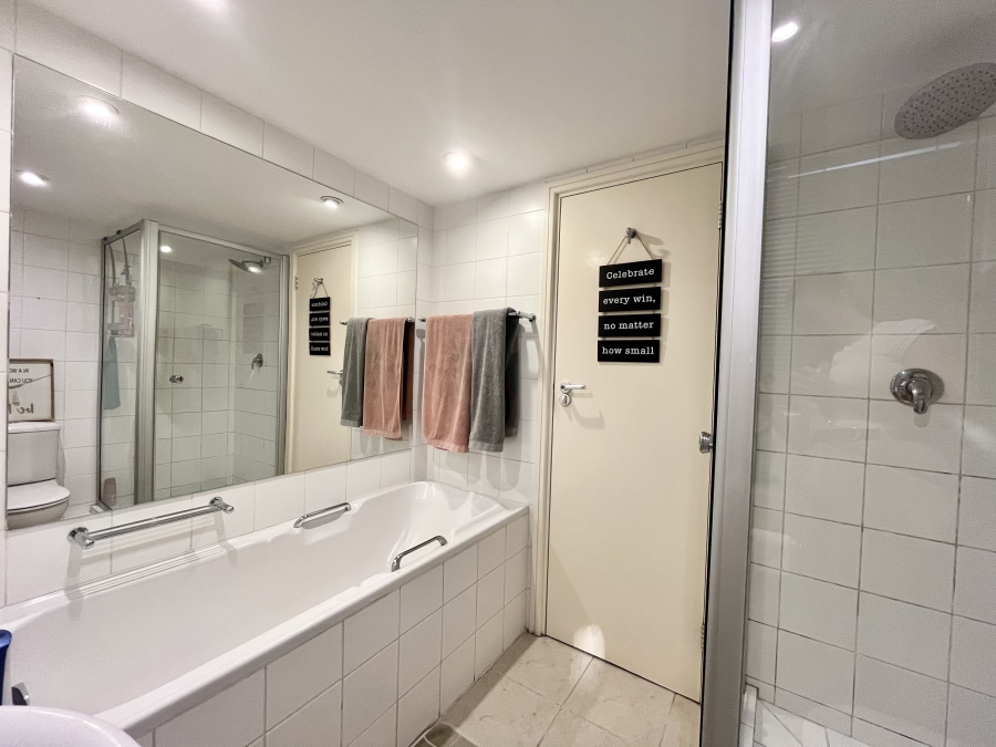 1 Bedroom Property for Sale in Cape Town City Centre Western Cape